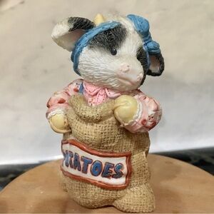 Mary’s moon moos Winning by a country mile cow figurine Mary rhymes Enesco 1994